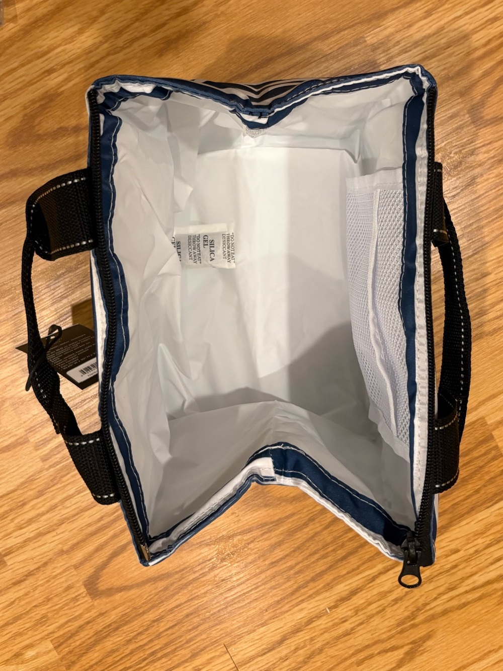 Scout Navy and White Eloise Lunch Box - Picture 3 of 3